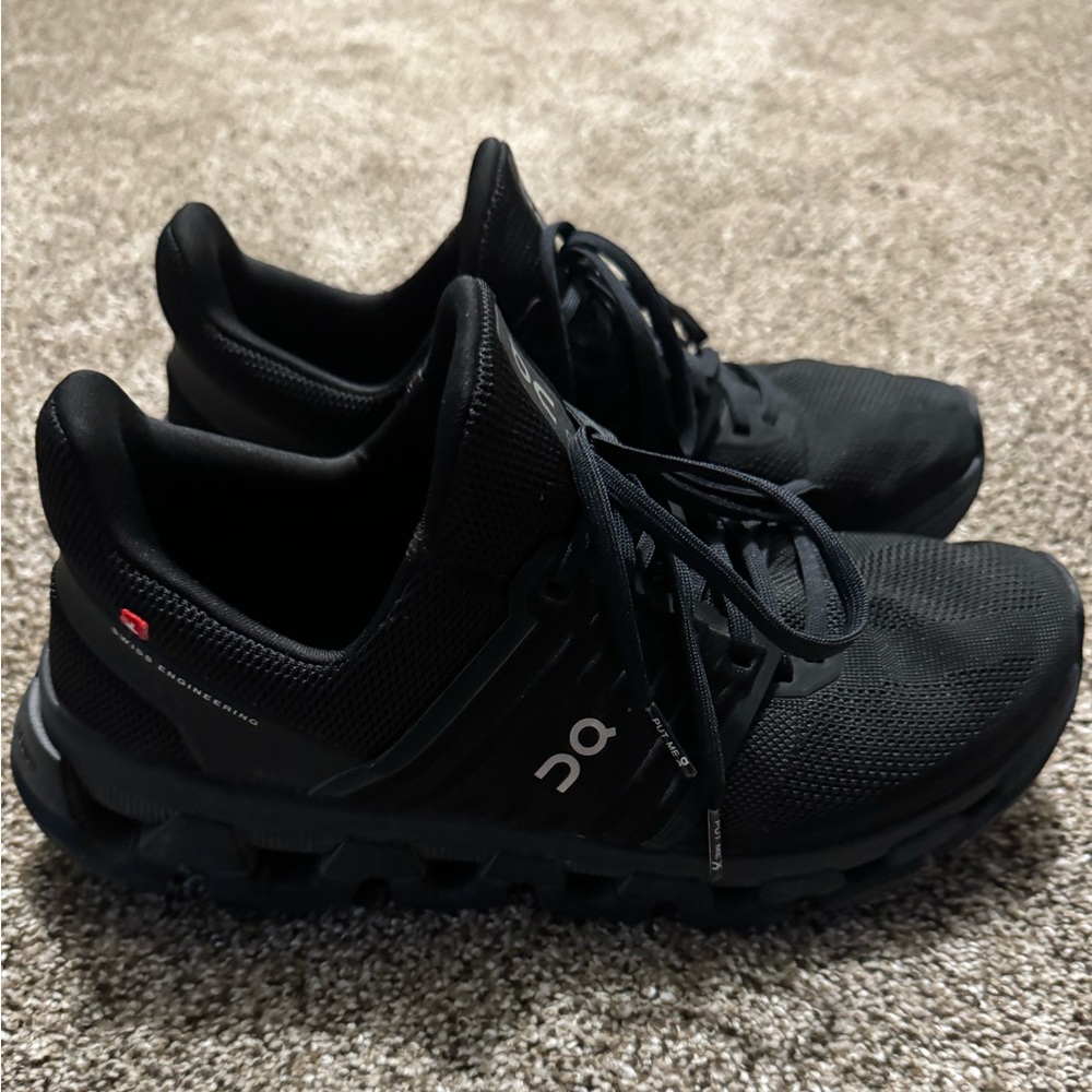 Women’s OnCloud shoes size 9.5